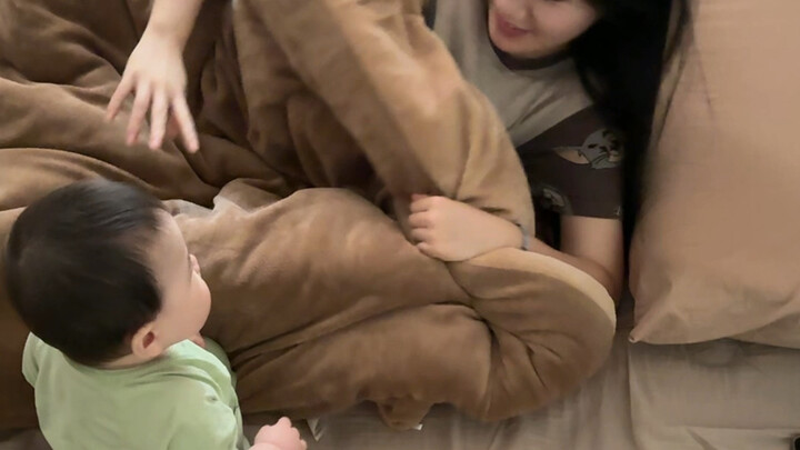 Put Mai Mai into the bed of my aunt who hasn't woken up yet~