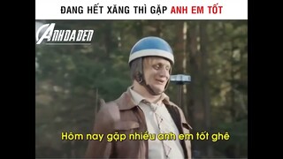 Đang Hết Xăng Thì Gặp Anh Em Tốt