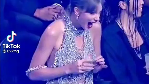 Taylor Swift's reaction to Pink Venom (BLACKPINK)