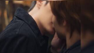 GIGGLING SO HARD RIGHT NOW