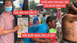 Tặng chú phun mục độc cứu người máy xay sinh tố đỡ vất vã nhai lá cây phun cho người bệnh mỗi ngày