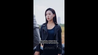 Tunangan selingkuh aku jadi wanita kaya lajang CEO datang melamar tanpa diduga