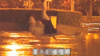 Saya pergi berdansa di tengah hujan di tengah malam dan terjatuh dan ditemukan oleh orang yang lewat