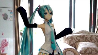 Hatsune Miku Garage Kits danced Gokuraku Jodo?