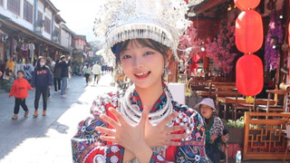 Gesture dance in college, but Miao girl, practicing bewitching