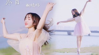 不知名仙女在湖边跳芭蕾！鞠婧祎【冬日】淡黄的长裙 蓬松的头发..