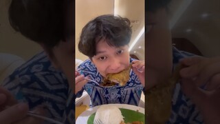 Seharian makan di pesawat jet