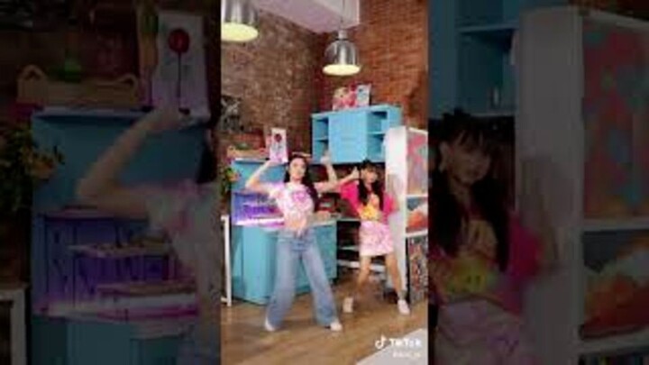 BINI (Aiah & Gwen) dancing to "I Feel Good" | PPOP Tiktok Update