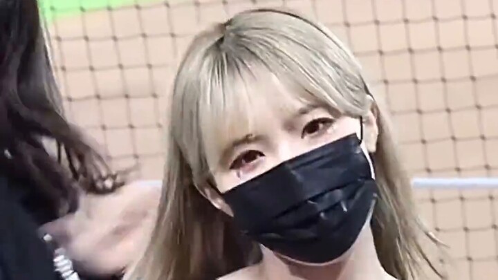 [4K] South Korean cheerleader Lee Da Hye dances sexy in a black lace dress, and she looks terrible!