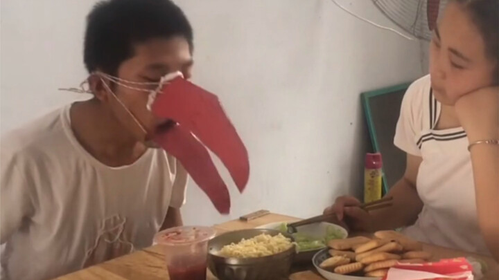 Hardcore sand sculpture invention: an auxiliary device for eating without hands