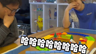 小火车对幼儿园的小朋友来说太幼稚了，对我们这样爱打麻将的成年男人来说刚刚好