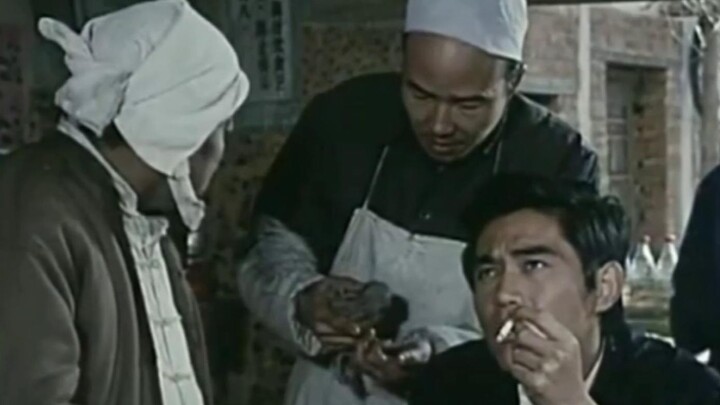 Vào những năm 1980, nửa pound thịt bò có giá 90 xu, một con gà quay có giá 3 nhân dân tệ và bia phải