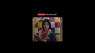 Pertanyaan Zee JKT48 ke Mahasiswa 🤔 | Ancika: Dia Yang Bersamaku 1995 | #Shorts