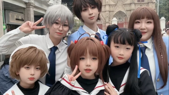 Saya menemukan grup cosplay Variety Sakura, mereka sebenarnya adalah sekelompok cosplayer siswa seko