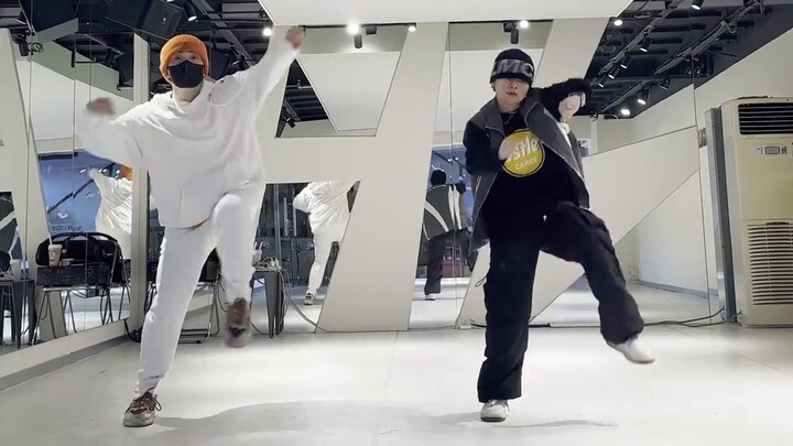 [LOL] The first dance on the Internet! The original choreography of "PARANOIA" by the Heart Steel Bo