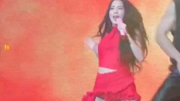 kim jisoo solo concert day 1 in korea (cover liar - camila cabello)