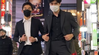 Is it okay for two men in suits to dance like this in Kabukicho?