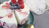 [Food][DIY]The easiest way to make a strawberry yogurt cake