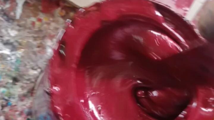 Paint mixing mica red