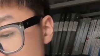 Ketika gurumu ingin menipumu di akhir semester: Apakah menurutmu hanya siswa saja yang berkepala bot