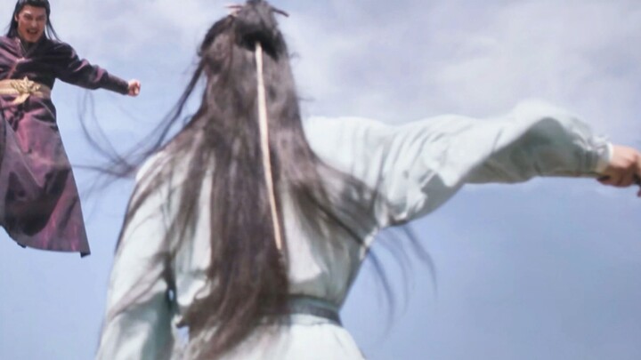 Li Lianhua's hair is also beautiful. When she moves or the wind blows, her hair and hair tie sway.