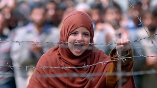 An Indian Sacrifices Everything in his Life to Deliver a Lost Girl to Her Family in Pakistan