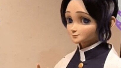 Restoran ini penuh dengan figur Kimetsu no Yaiba, dan kali ini saya akan makan Tomioka Giyu!!