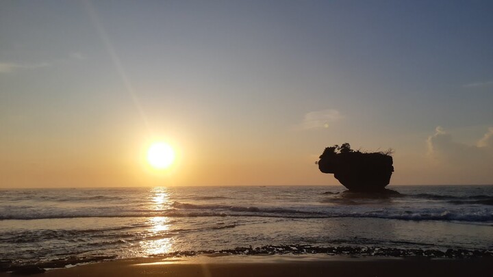 PAGI TERINDAH DI PANTAI MADASARI  #sunrice_beach_epic_cinematic 🎵