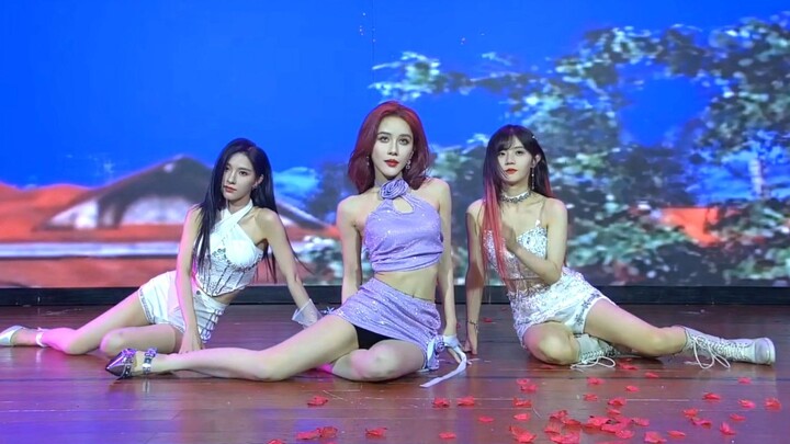 Liu Qianqian, Tang Lijia, Lu Jing Perspektif VR "Kucing Hitam Berjalan di Malam Hari" | Sangat menye
