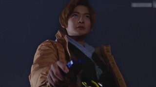 I don’t know what the difference in power is. In Kamen Rider, it is a powerful upgrade item that is 