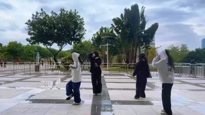 Whiplash Blindfold Challenge: แต่ละคนจะเต้นรำในแบบของตัวเอง