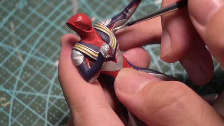 Sangat kecil 9cm! Cat Ultraman Tiga