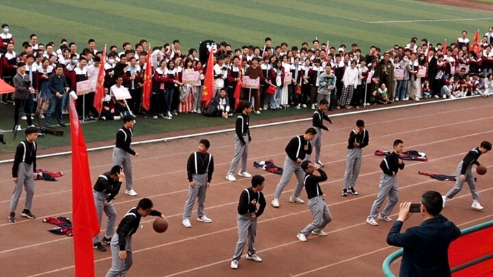 "Chỉ vì em quá xinh đẹp" Trường trung học Xiantao không nuôi dạy những kẻ lười biếng