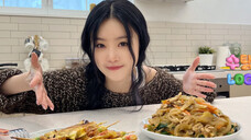 【Xu Suizhen】 240208 SOOJIN LOG #5 susu’s cooking class 2 (sayuran campur tumis + tusuk sate warna-wa