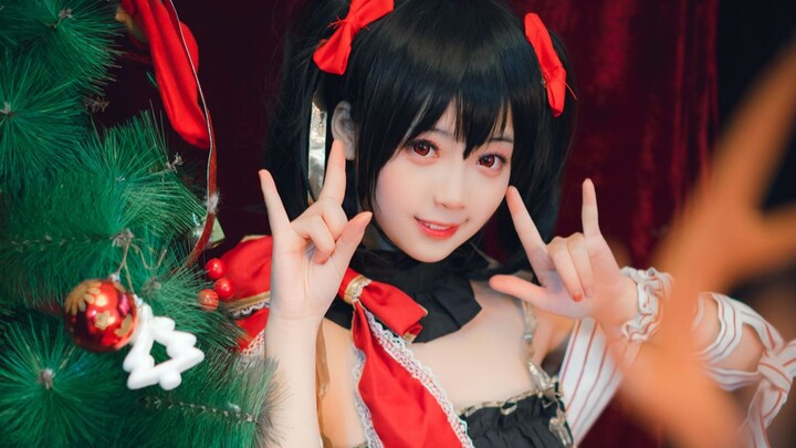 As it turns out, sexy is nothing compared to cute! 【Christmas Nicole cosplay】