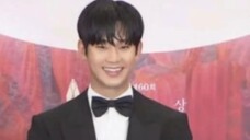 The latest Kim Soo Hyun Baeksang red carpet, finally got to squat ah ah ah