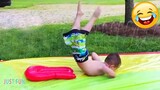 Videos De Risa 😂 Bebés Graciosos - Caidas Graciosas en Toboganes de Agua y Piscinas
