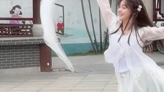 Nó không liên quan gì đến chuyện lãng mạn. Tôi sẽ chờ câu trả lời của bạn.
