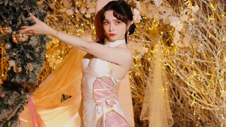 Happy New Year to my Chinese friends! I tried to dance with Luo Tianyi's cheongsam