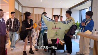【Bai Lu】Mom has mastered the pose for taking photos with scarves👌