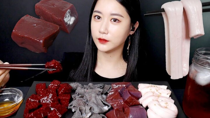 [ONHWA] Raw liver, tripe, raw beef bone marrow, raw beef spleen chewing sound!❤️‍🔥