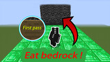 [Gaming]You can eat bedrock in Minecraft? What's going on?