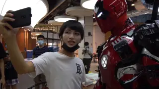 [Comic Con] Deadpool With Iron Man Armor