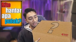 RIOT GAMES SECRET PACKAGE?! | Unboxing Highlights