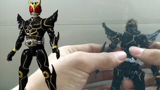 The school was closed again, so I made an Ultimate Kuuga out of wire.