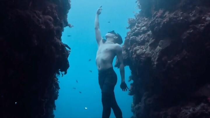 Freediving at Napaling Crack, Bohol