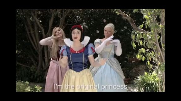 Woahh😯😯Rap Battle of Snow White and Elsa ??? ##trendingrapbattle#snowwhite.vs.elsa