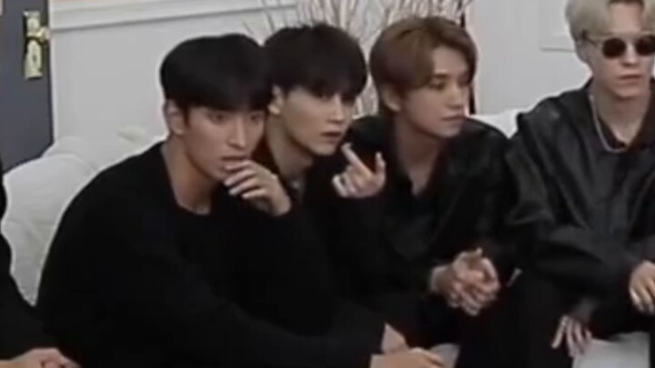 【Zhi Han/Han Zhi】Young couple secretly holding hands and being discovered, also known as the moment 