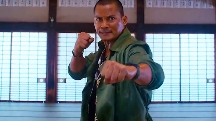 Juara Muay Thai tiga tahun menantang kendo Jepang. Tolong panggilkan ambulans untukku, terima kasih 