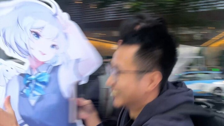 Nếu bạn đến Tòa nhà Tencent để quay buổi phỏng vấn sinh nhật cho một thần tượng ảo. . .